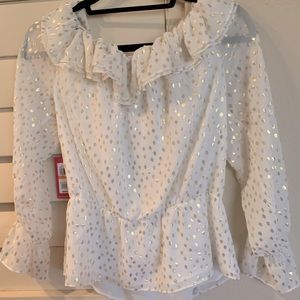 Beautiful Vince Camuto top size small metallic gold design